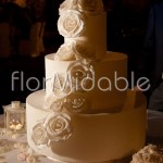 Addobbo floreale romantico per la wedding cake